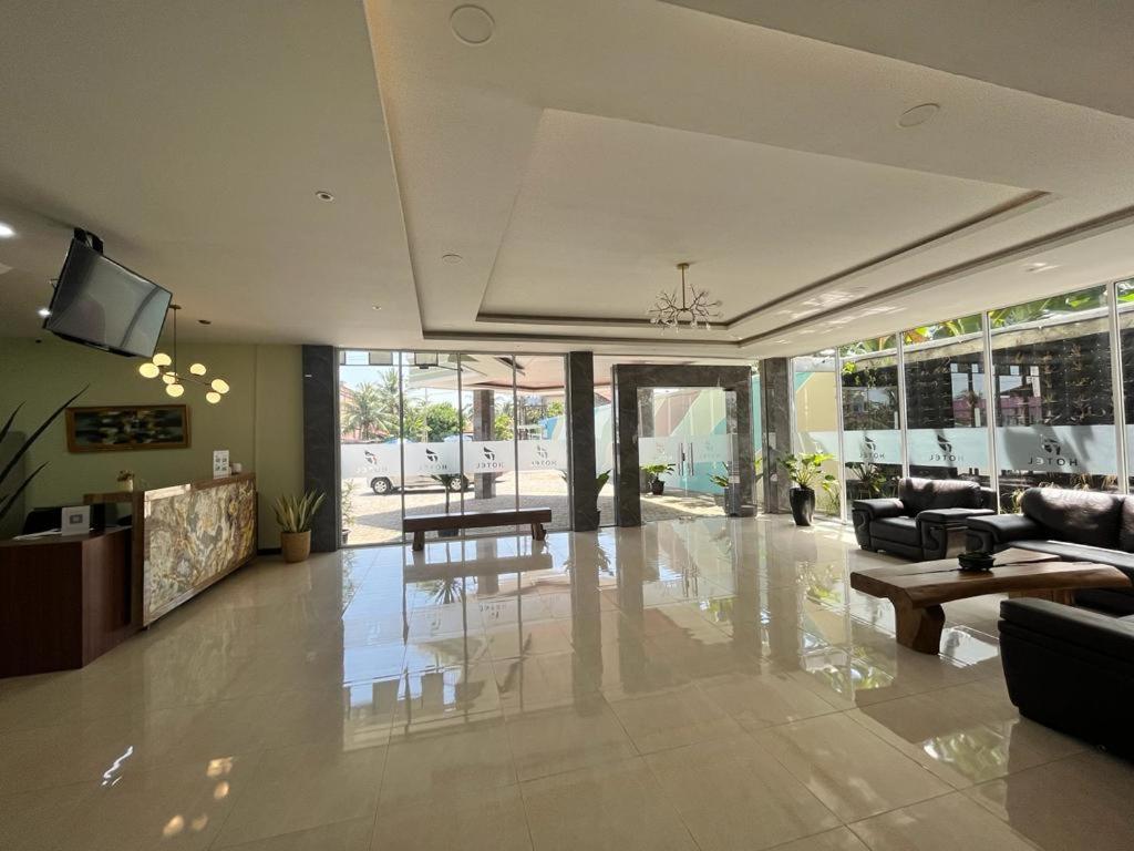 T Hotel Kualanamu Lubukpakam Ngoại thất bức ảnh